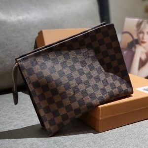 LV Toiletry pouch 26cm Damier