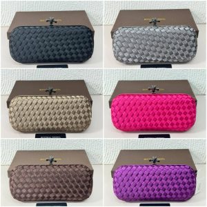 Bottega Knot Clutch Saten