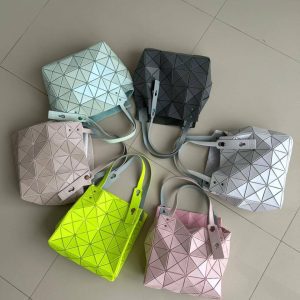 BAOBAO ISSEY MIYAKI CARAT HAND BAG GOOD QUALITY ✨