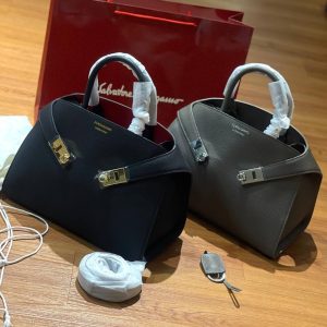 FERRAGAMO THE HUG Tote