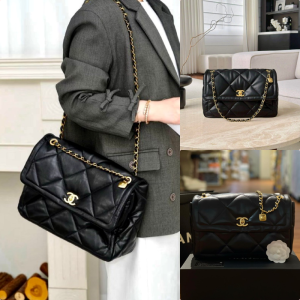 CHANEL Shopper Quilted Flap